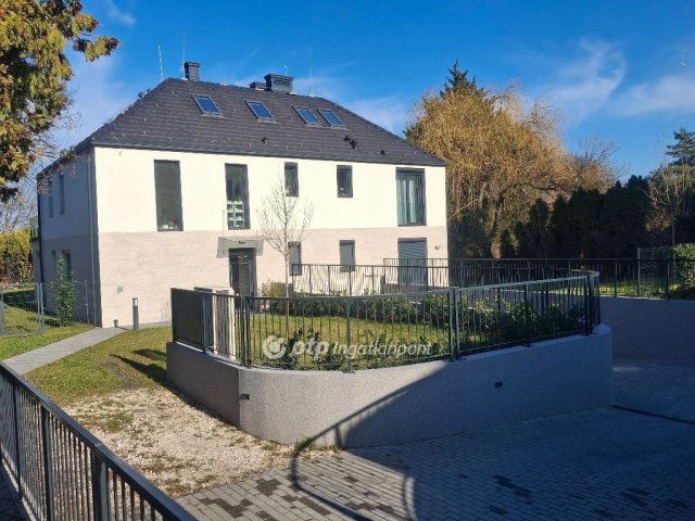 Eladó téglalakás, Budapesten, III. kerületben 190 M Ft