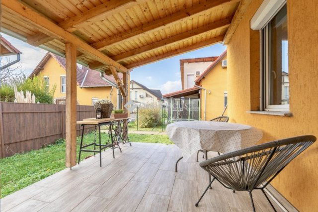 Eladó családi ház, Gödön 108.9 M Ft, 6 szobás