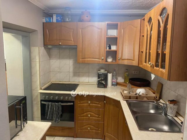 Eladó családi ház, Abonyban 32 M Ft, 1 szobás