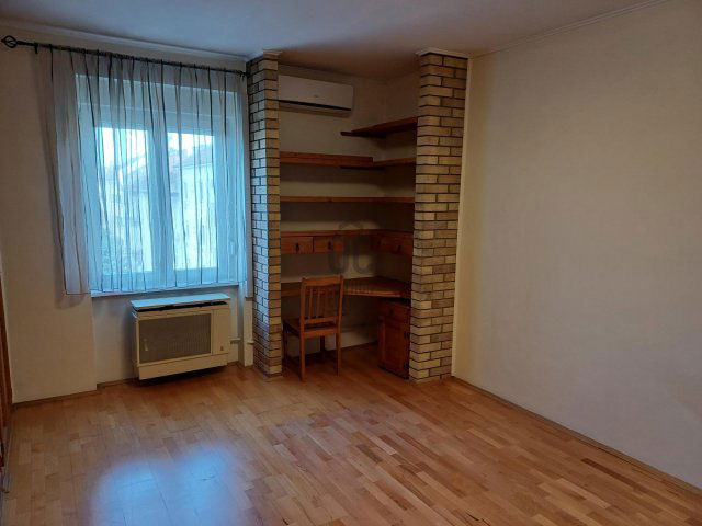 Kiadó téglalakás, albérlet, Kecskeméten, Rákóczi úton