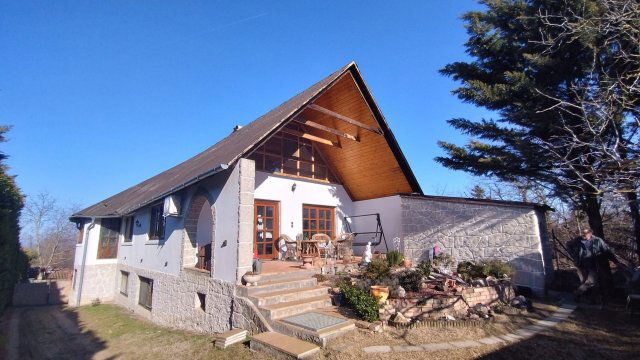 Eladó családi ház, Mogyoródon 154.9 M Ft, 7 szobás