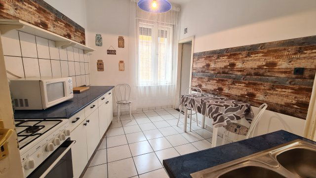 Kiadó téglalakás, albérlet, Pécsett 150 E Ft / hó, 1 szobás