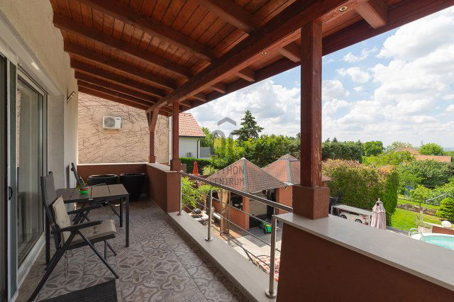 Eladó családi ház, Csömörön 268.9 M Ft, 5 szobás