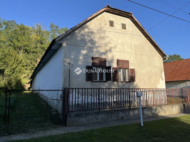 Eladó családi ház, Szakadáton 11 M Ft, 3 szobás