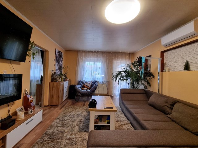 Eladó családi ház, Hegyeshalomban 96.25 M Ft, 2 szobás