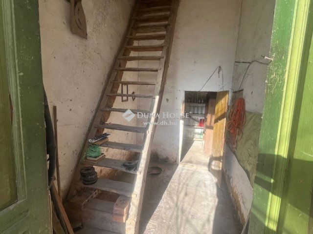 Eladó családi ház, Villányban 26.5 M Ft, 2 szobás
