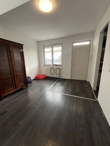 Eladó téglalakás, Győrött 99 M Ft, 4 szobás