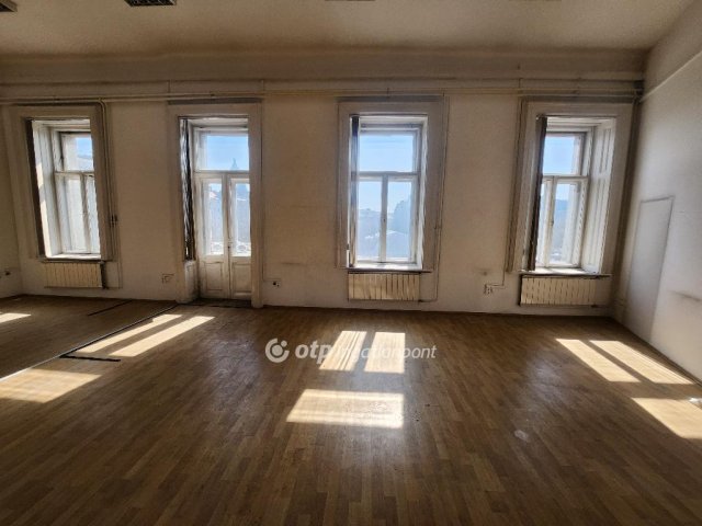 Eladó családi ház, Budapesten, V. kerületben 2068.29 M Ft