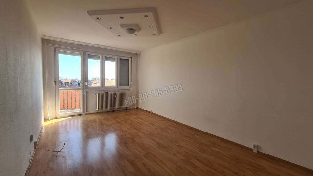 Eladó panellakás, Dunaújvárosban 31.99 M Ft, 2 szobás