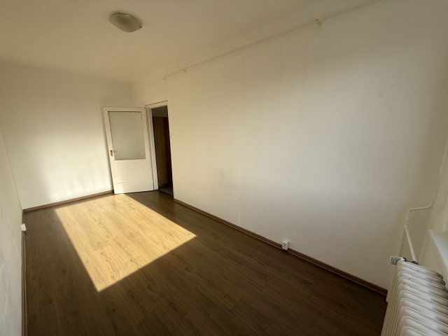 Eladó panellakás, Dunaújvárosban 29.9 M Ft, 3 szobás