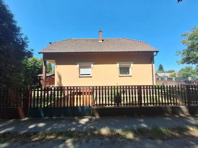 Eladó családi ház, Gödön 109.9 M Ft, 4 szobás