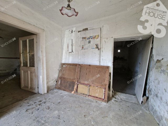 Eladó családi ház, Kiskunfélegyházán 6.9 M Ft, 1 szobás