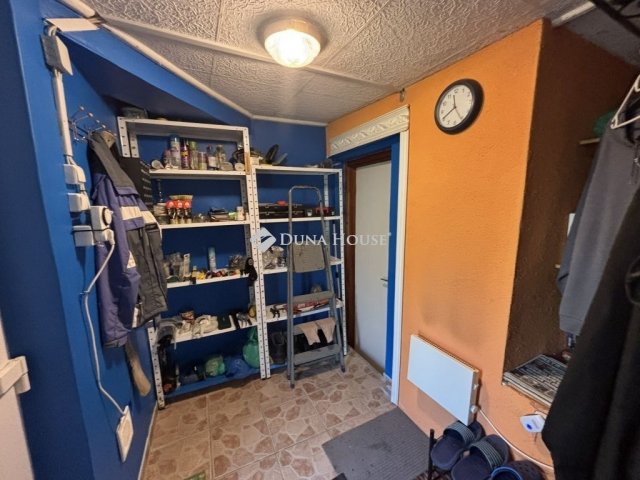 Eladó családi ház, Budapesten, III. kerületben 59.9 M Ft