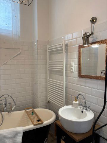 Eladó téglalakás, Budapesten, VI. kerületben, Paulay Ede utcában