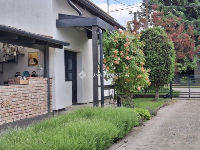 Eladó családi ház, Velencén 179 M Ft, 6 szobás