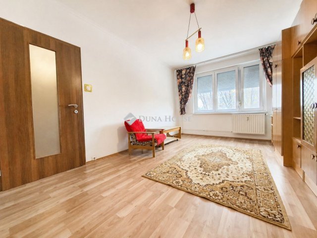 Eladó panellakás, Dunaújvárosban 31.9 M Ft, 2 szobás