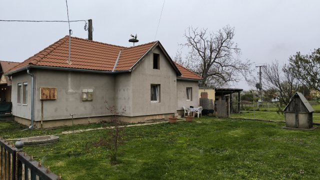 Eladó családi ház, Kéthelyen 39.9 M Ft, 1+3 szobás