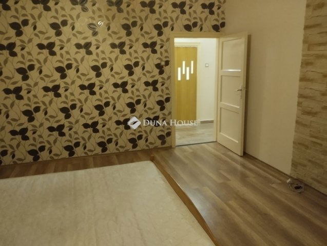 Eladó téglalakás, Pécsett 49.8 M Ft, 2 szobás