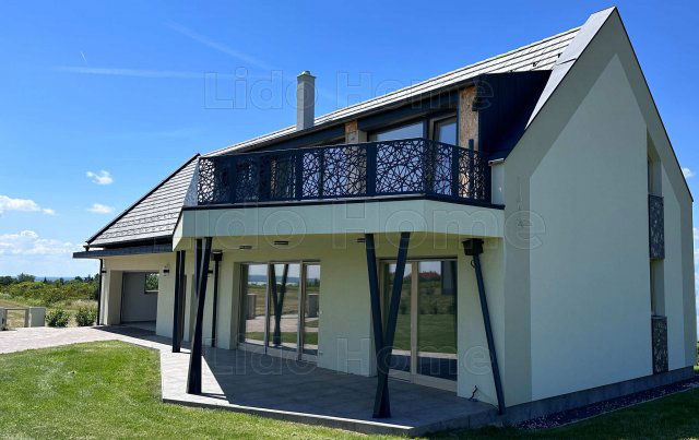 Eladó családi ház, Cserszegtomajon 232.8 M Ft, 5 szobás