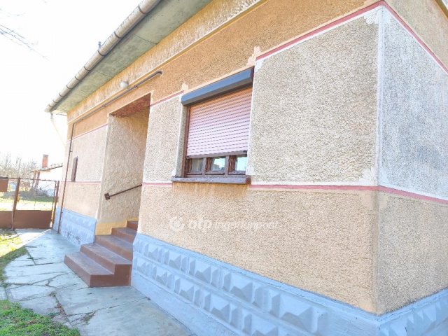 Eladó családi ház, Gádoroson 15 M Ft, 2 szobás
