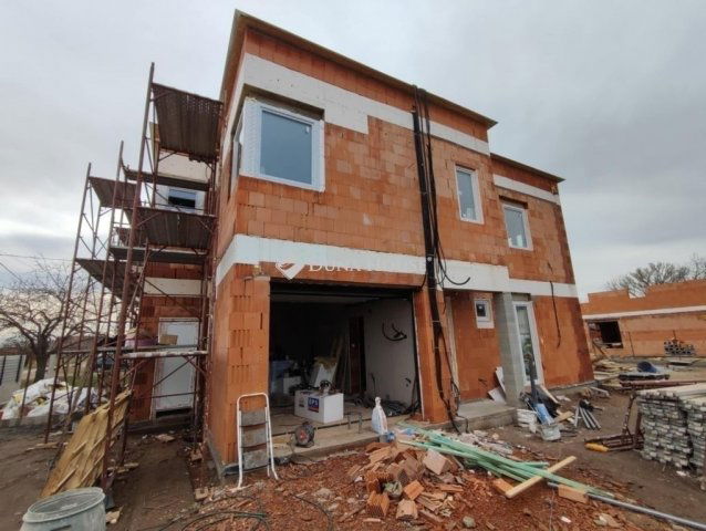 Eladó ikerház, Budapesten, XVIII. kerületben 139.9 M Ft, 5 szobás