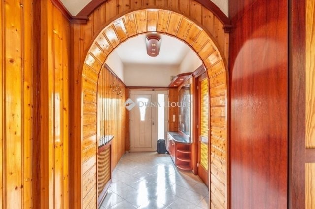 Eladó családi ház, Vecsésen 139.99 M Ft, 5 szobás