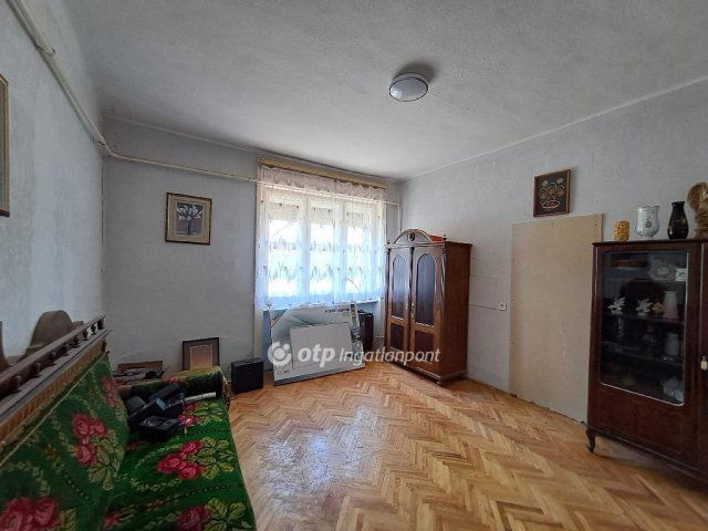 Eladó családi ház, Kenderesen 13 M Ft, 3 szobás