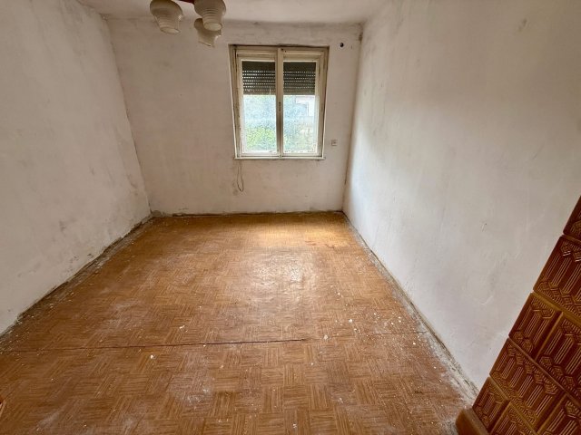 Eladó családi ház, Bakonysárkányban 24.5 M Ft, 2 szobás