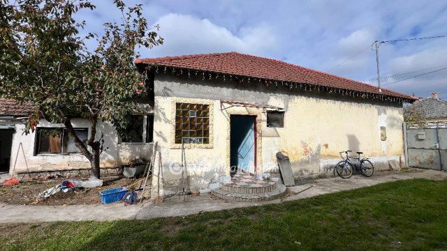 Eladó családi ház, Pápateszéren 24.9 M Ft, 3 szobás