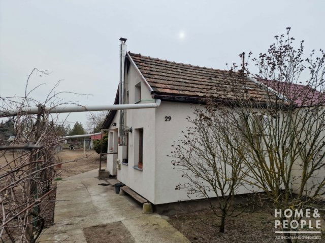 Eladó családi ház, Szegeden 38 M Ft, 2 szobás