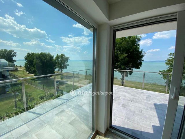 Eladó nyaraló, Siófokon 166.6 M Ft, 3 szobás