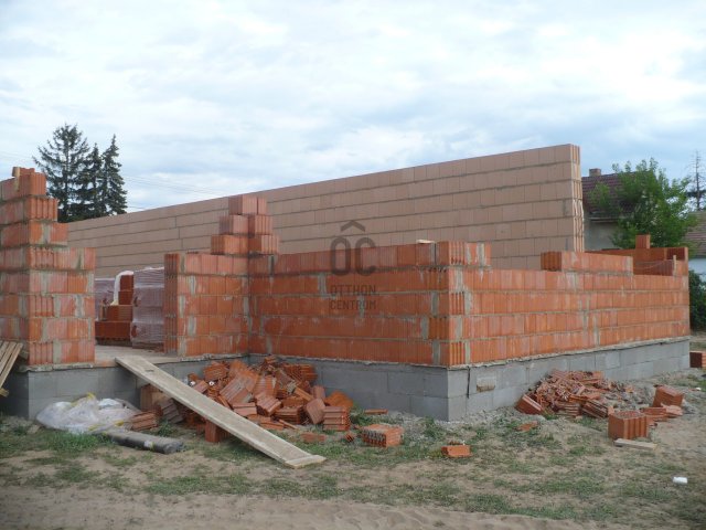 Eladó ikerház, Hajdúsámsonon 70 M Ft, 4 szobás