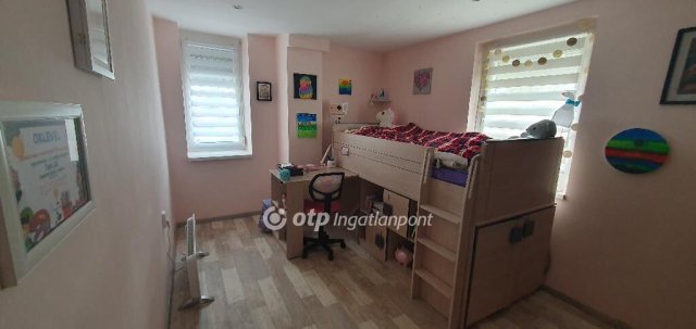 Eladó családi ház, Devecseren 20.9 M Ft, 3 szobás