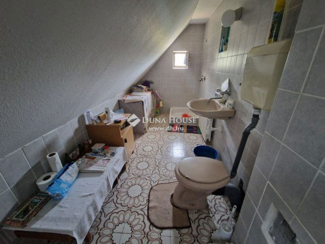Eladó családi ház, Majson 28 M Ft, 5 szobás