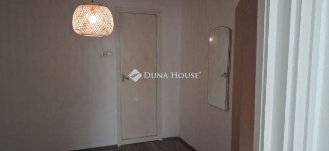 Eladó családi ház, Székesfehérvárott 55.5 M Ft, 2 szobás