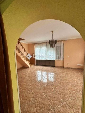 Eladó családi ház, Vecsésen 154.99 M Ft, 5 szobás