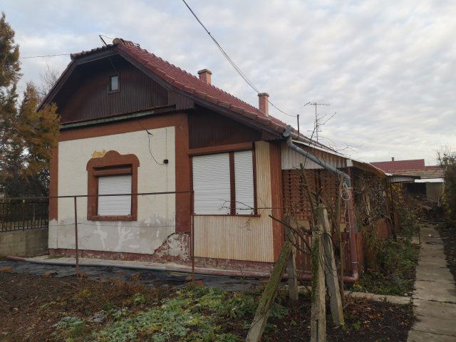 Eladó családi ház, Kenderesen 9.8 M Ft, 2 szobás