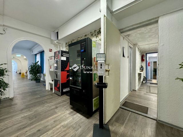 Eladó hotel, Budapesten, III. kerületben 400 M Ft, 28 szobás