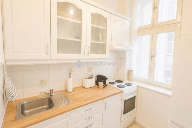 Eladó téglalakás, Budapesten, VI. kerületben 112 M Ft, 2 szobás