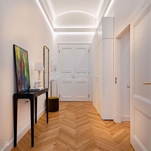 Eladó téglalakás, Budapesten, VI. kerületben 199 M Ft, 3 szobás
