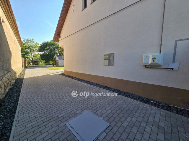 Eladó családi ház, Bébén 78 M Ft, 1+3 szobás