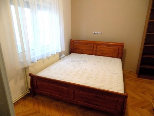 Eladó téglalakás, Debrecenben 85 M Ft, 3 szobás