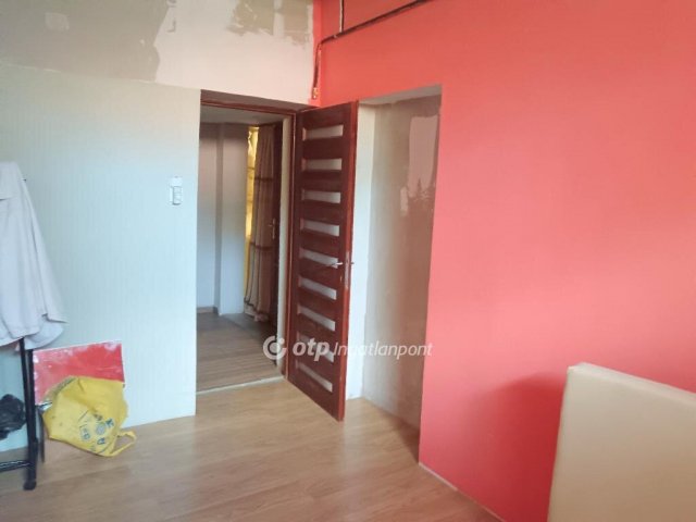 Eladó családi ház, Mezőtúron 17.5 M Ft, 2 szobás