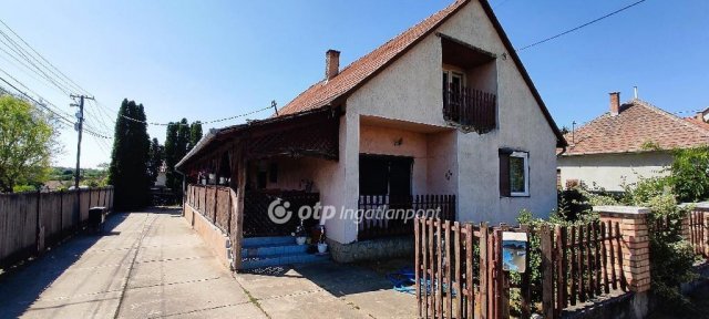 Eladó családi ház, Galgahévízen 38 M Ft, 3 szobás