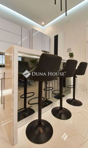 Eladó téglalakás, Budapesten, V. kerületben 339.9 M Ft, 4 szobás