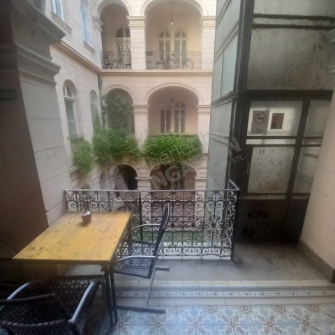 Eladó téglalakás, Budapesten, VI. kerületben, Nagymező utcában