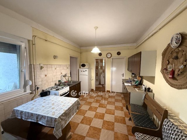 Eladó családi ház, Pázmándon 63 M Ft, 3 szobás