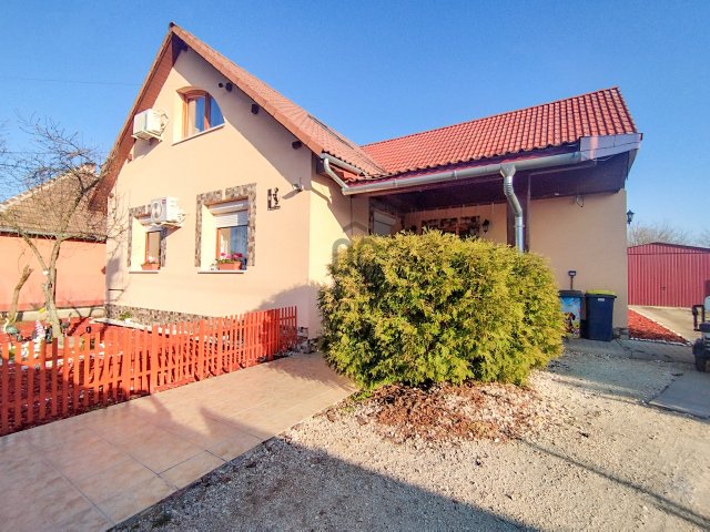 Eladó családi ház, Tápiószelén 99 M Ft, 4 szobás
