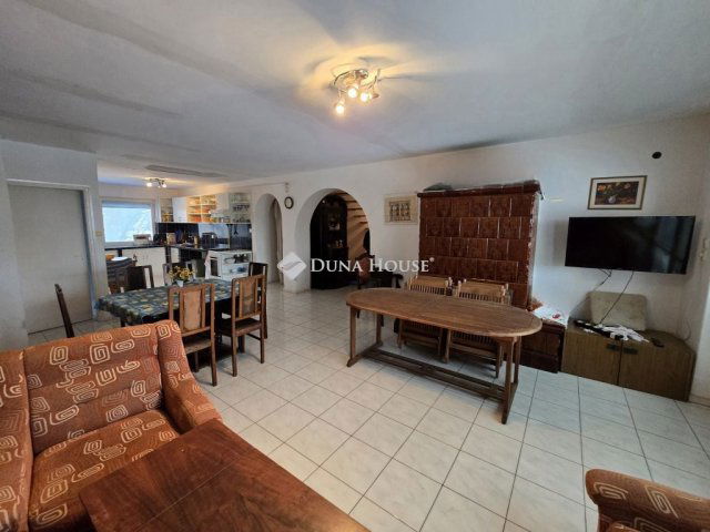 Eladó családi ház, Alsóörsön, Barátság utcában 159 M Ft