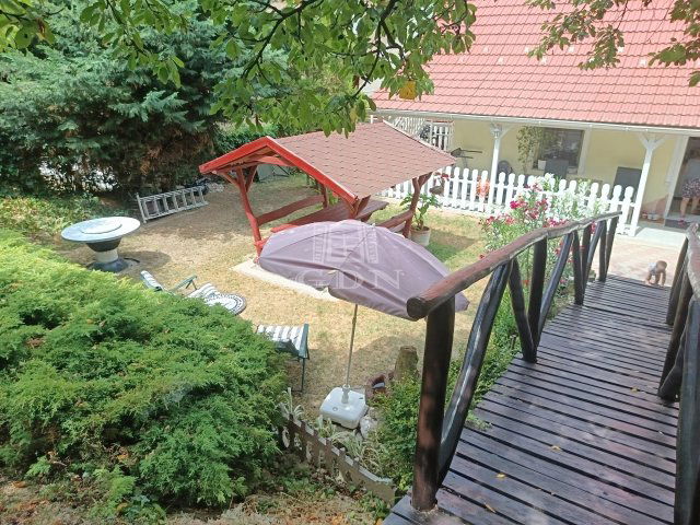 Eladó családi ház, Kerepesen 134.99 M Ft, 6 szobás